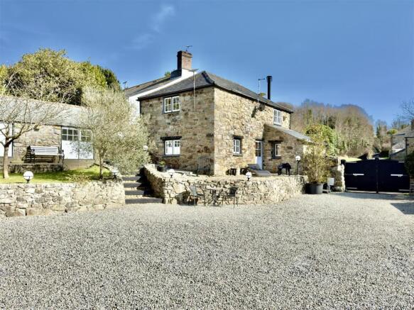 COTTAGE & GRAVEL DRIVE.jpeg