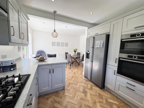 4 bed Detached Bungalow for sale Image 2