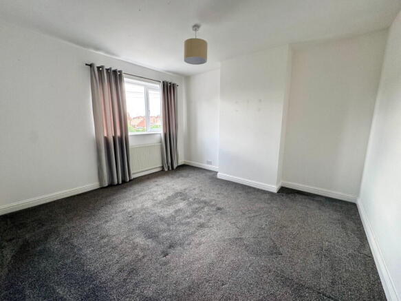 3 bed Semi-Detached to rent Image 9