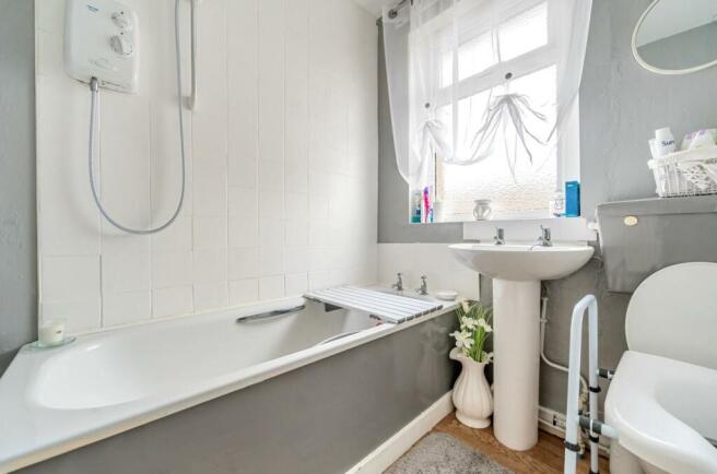 GROUND FLOOR BATHROOM