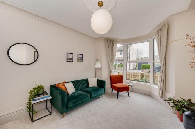 BAYED SITTING ROOM DINING WITH OPEN PLAN KITCHEN