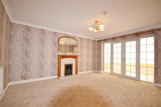 LOUNGE:
