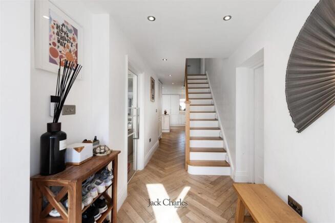 22 Stainer Rd, TN10 4DS 002.jpg