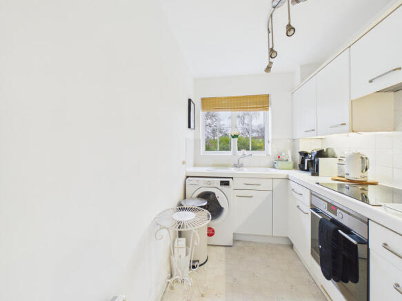 CAM01984G0-PR0551-STILL007