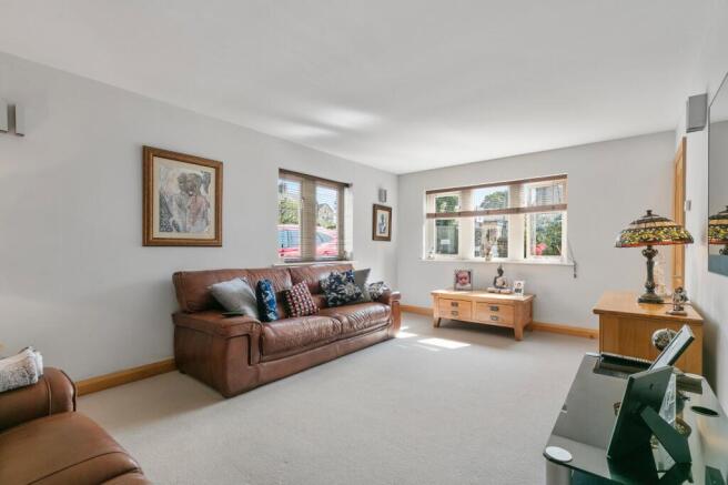 4 bed House for sale Image 5