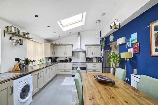 3 bed Semi-Detached for sale Image 7