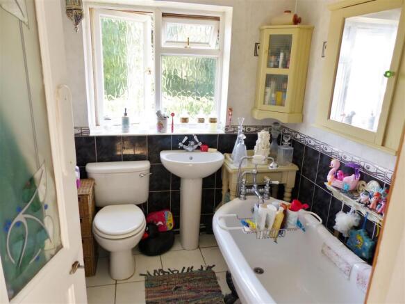 FAMILY BATHROOM
