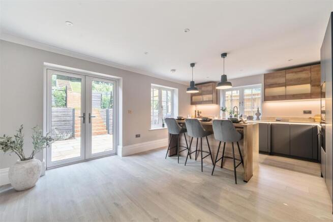 Plot 5 Kitchen (2).jpg