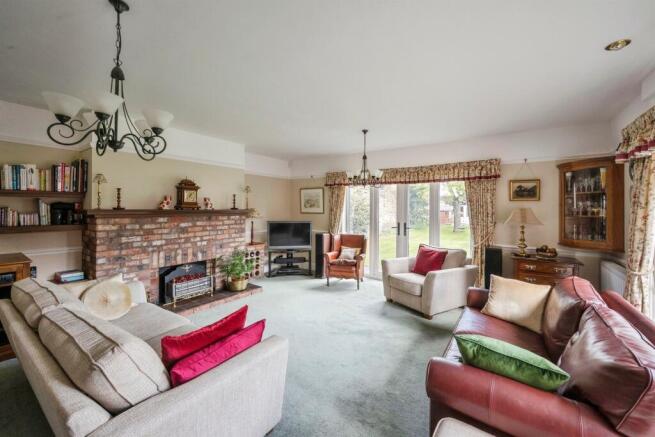 4 bed Detached for sale Image 5
