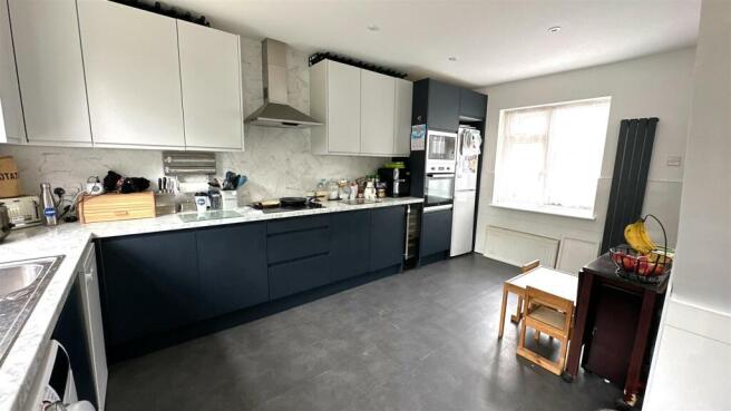kitchen 2.JPG