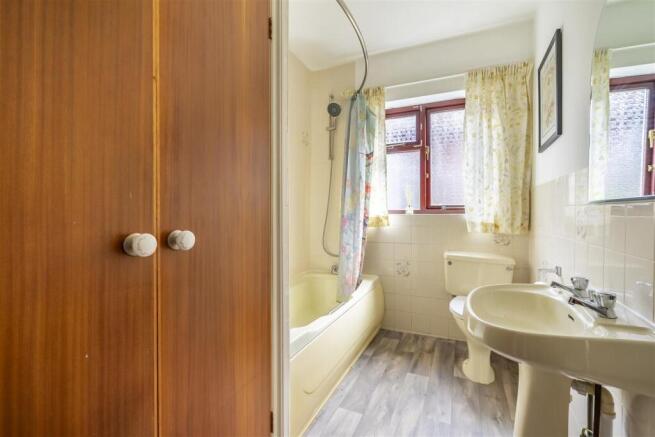 3 bed Bungalow to rent Image 9