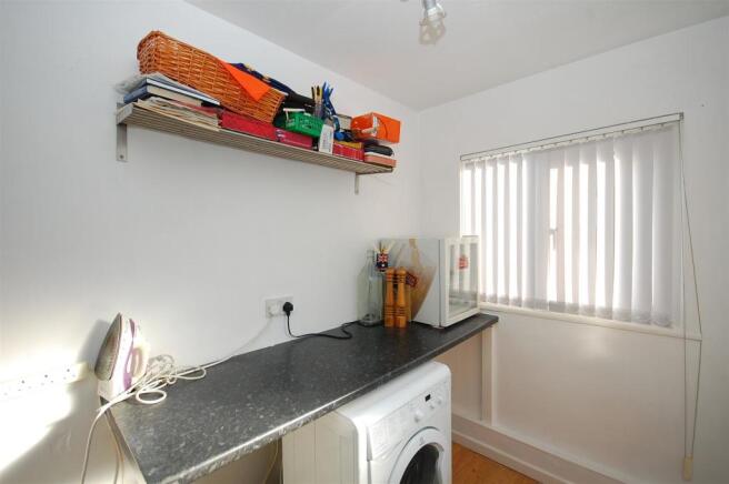 9westbourneavenueUTILITY.JPG