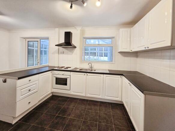 3 bed Semi-Detached for sale Image 6