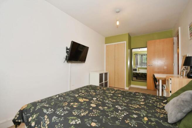 2 bed Apartment for sale Image 8