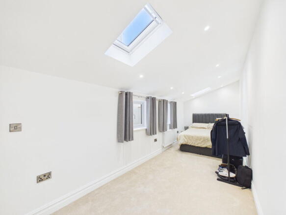 7 bed Town House for sale Image 8