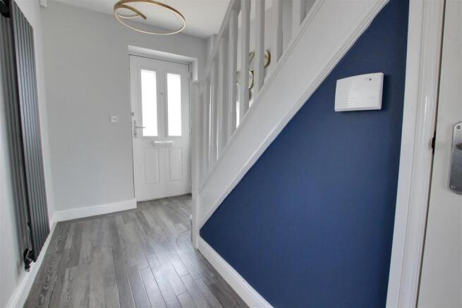 4 bed Detached for sale Image 8