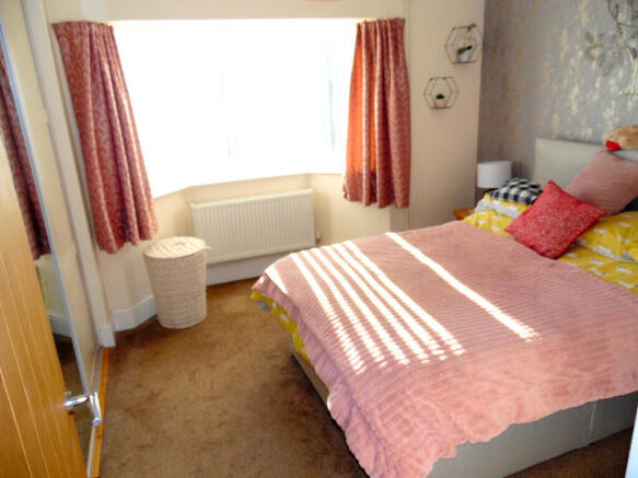 BEDROOM 2