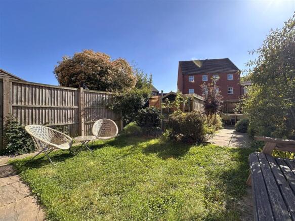Lovely Rear Garden 049