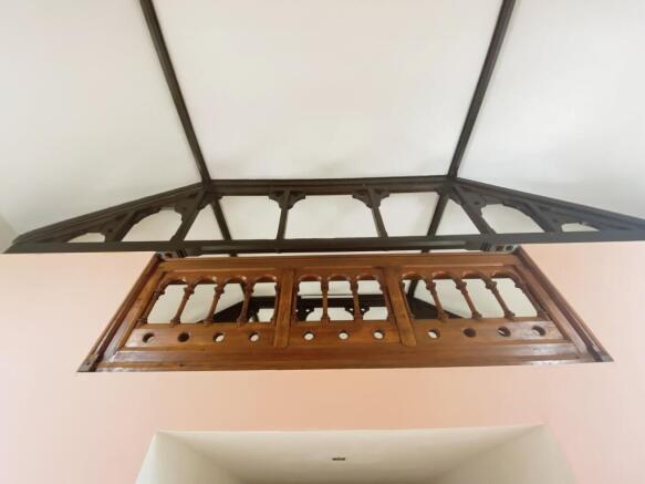 Balustrading viewing over entrance hallway