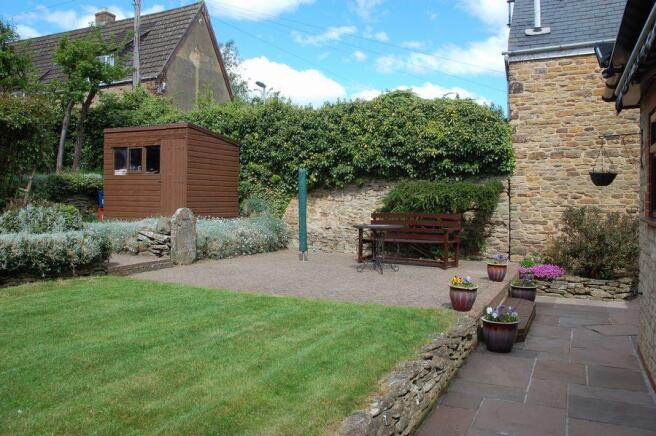 REAR GARDEN 4