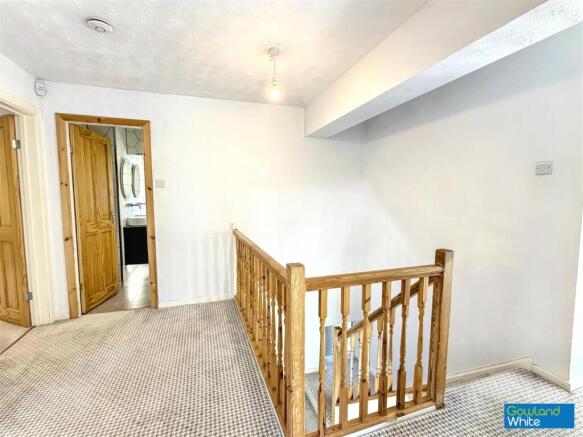 4 bed Detached for sale Image 12