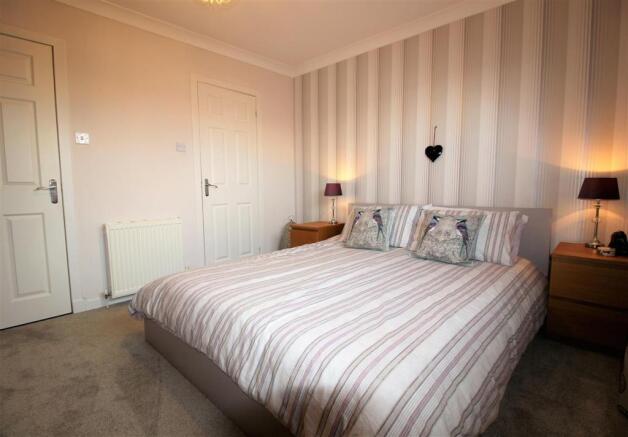 Bedroom 2 with en