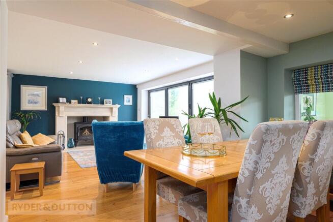 5 bed Detached for sale Image 6
