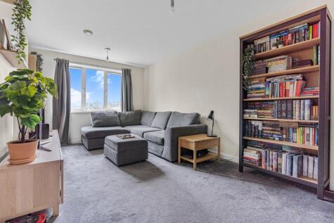 Dudley Place, Stanwell, Staines-upon-Thames, TW19