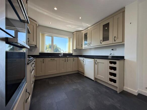 4 bed Detached for sale Image 7