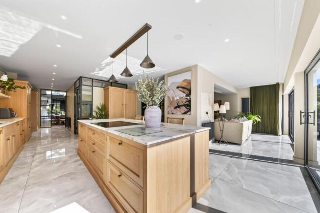 4 bed Detached for sale Image 7