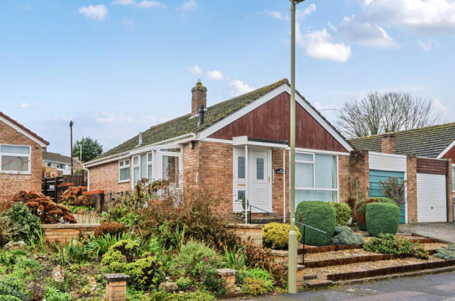2-bed house on Dene Rise, Witney, Oxfordshire, £325,000