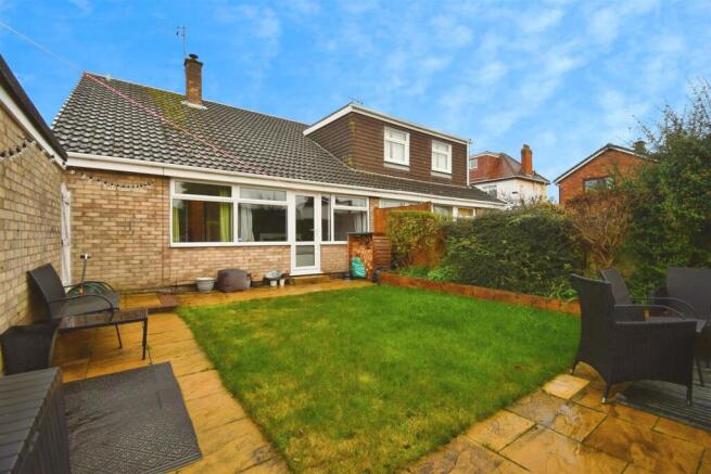 3 bed Semi-Detached Bungalow for sale Image 4