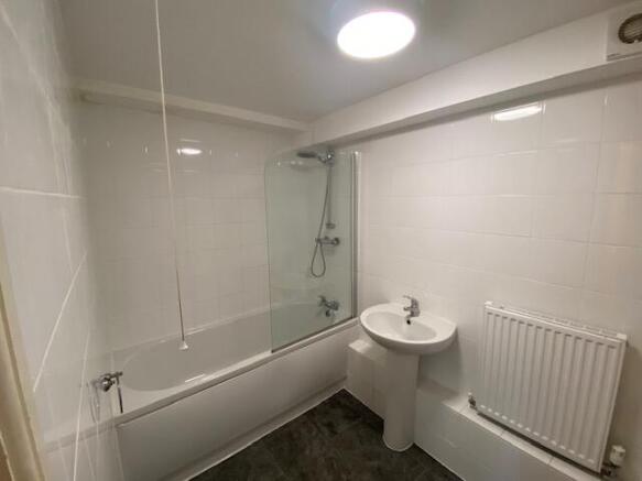 2 bed Flat to rent Image 7