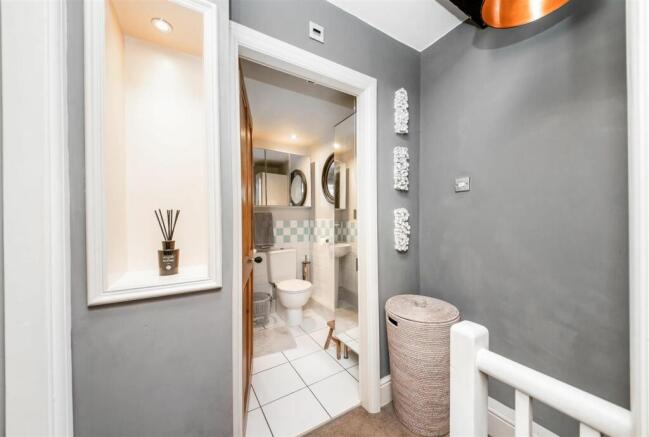 FIRST FLOOR LANDING