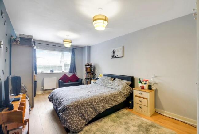 Elmwood Avenue, Feltham, Middlesex, TW13 photo 4