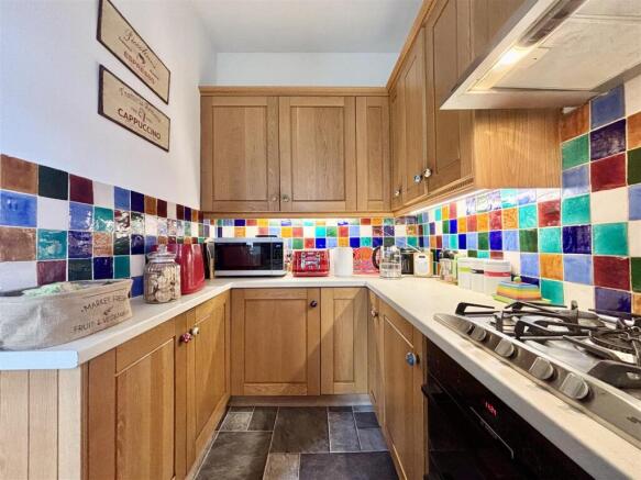6 bed Semi-Detached for sale Image 7