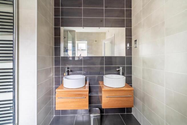 4 bed Detached for sale Image 12