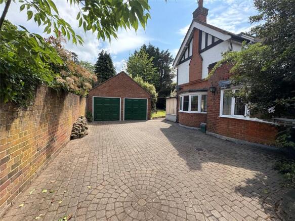 Drive & Garages