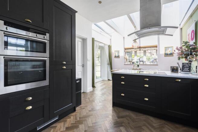 KITCHEN DINING ROOM