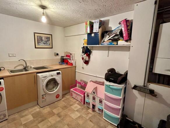 4 bed Detached for sale Image 7