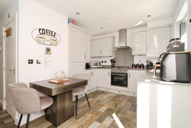 2 bed Semi-Detached for sale Image 7