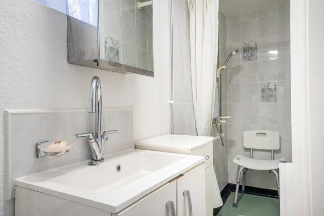 4 bed Semi-Detached for sale Image 11