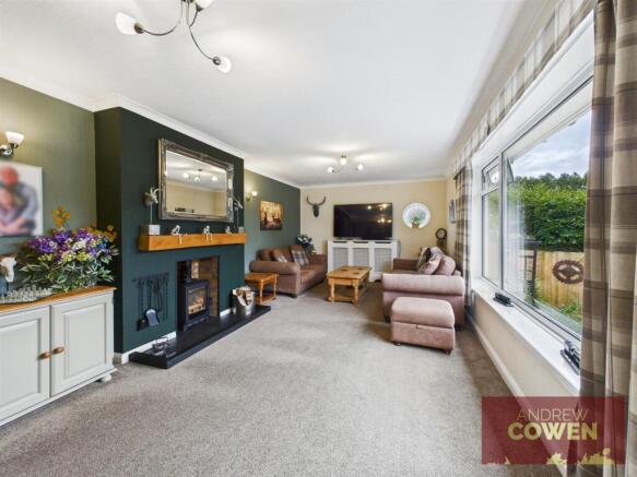 2 bed Detached Bungalow for sale Image 4