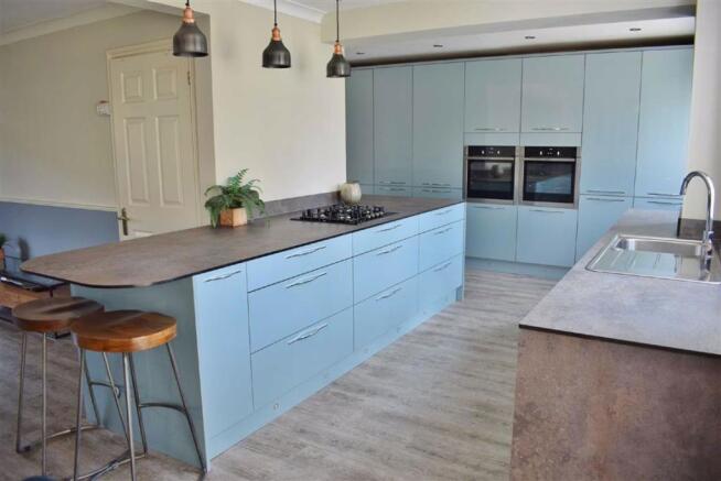 Kitchen/Dining Area