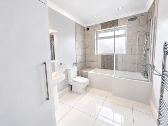 72 Pickmere Road - Bathroom 2.png