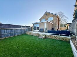 7, Dartmouth Avenue, Almondbury, Huddersfield HD5 8UR