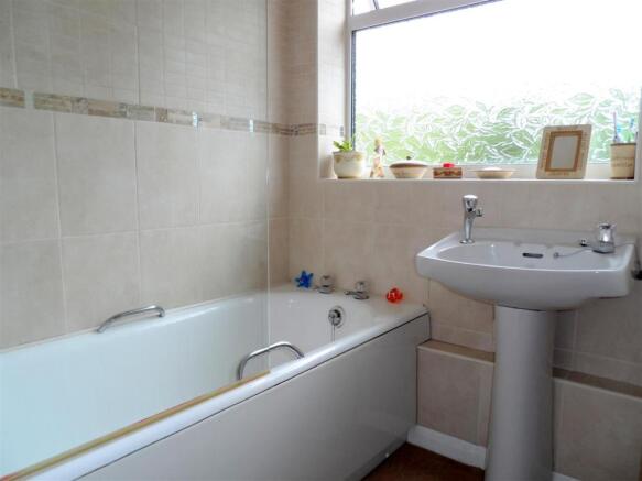 FAMILY BATHROOM