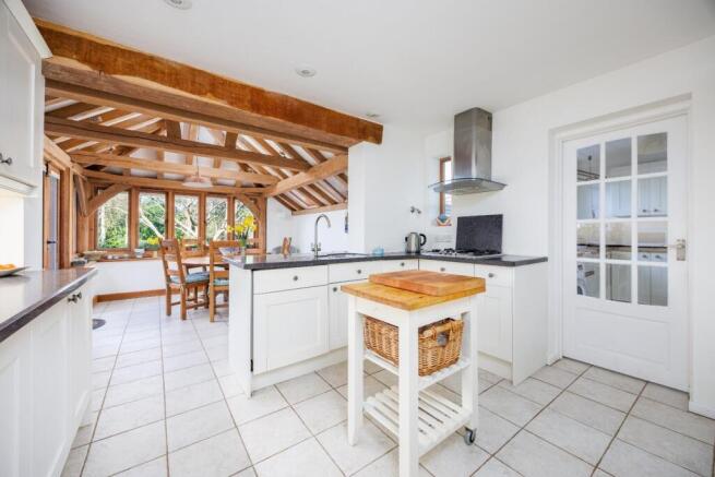 Whispers_Warren_Road_Crowborough_TN61TT_RootsPrope