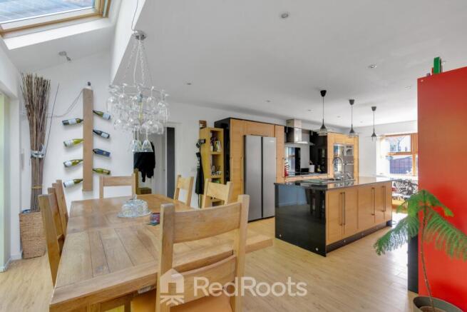 4 bed Detached for sale Image 5