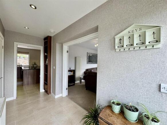 4 bed Detached for sale Image 5